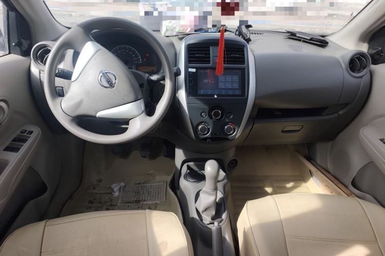 Used Nissan Sunny 2015 1.5XE Manual Comfort Edition Center Console