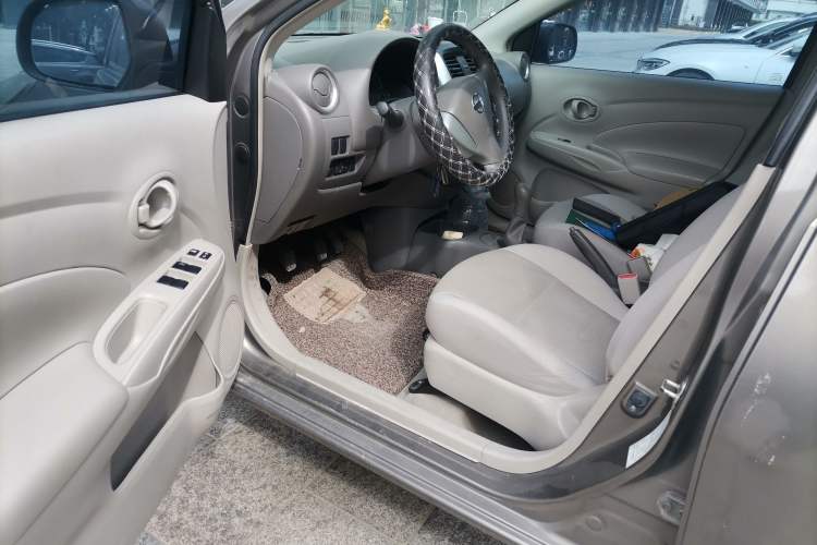 Used Nissan Sunny 2015 1.5XE Manual Elite Edition Driver Seat