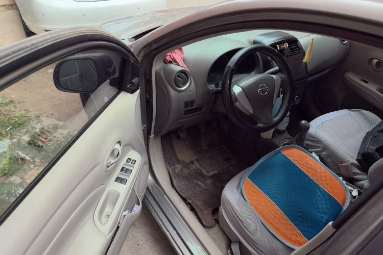 Used Nissan Sunny 2015 1.5XE Manual Comfort Edition Driver Seat