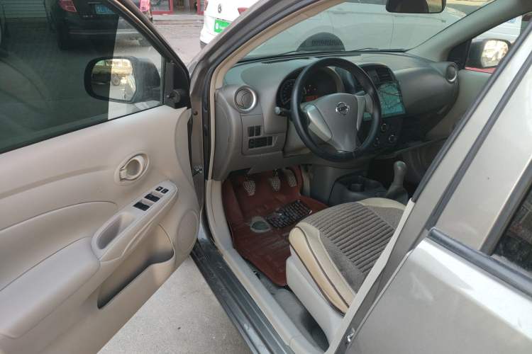 Used Nissan Sunny 2015 1.5XE Manual Comfort Edition Driver Seat