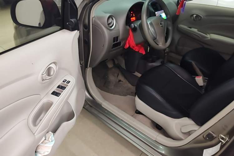 Used Nissan Sunny 2015 1.5XE CVT Comfort Edition Driver Seat
