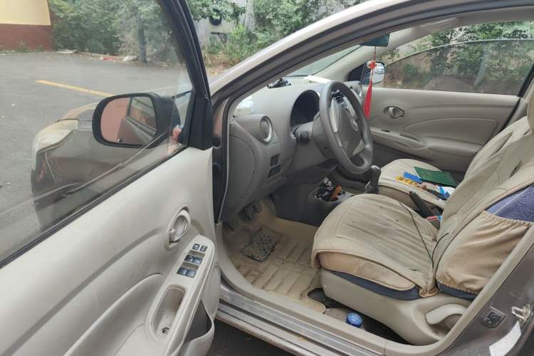 Used Nissan Sunny 2015 1.5XE Manual Master Edition Driver Seat