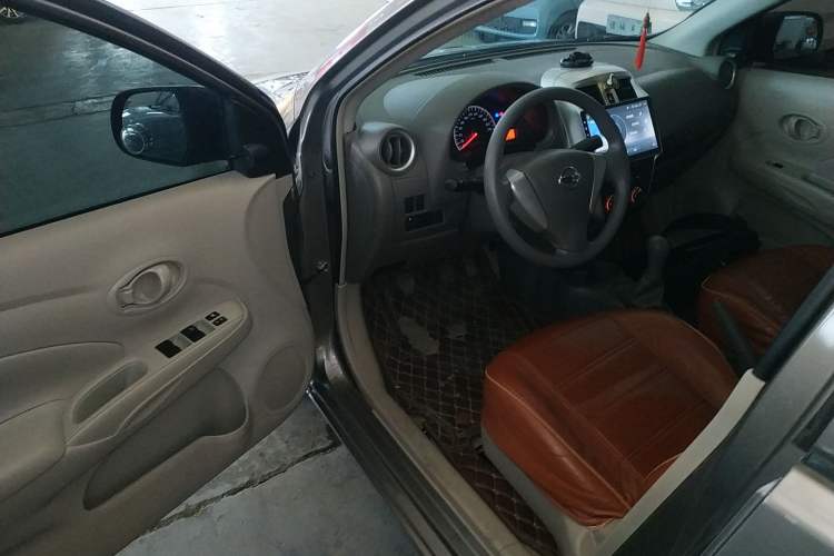 Used Nissan Sunny 2015 1.5XE Manual Comfort Edition Driver Seat