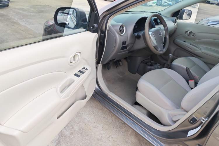 Used Nissan Sunny 2015 1.5XE Manual Comfort Edition Driver Seat