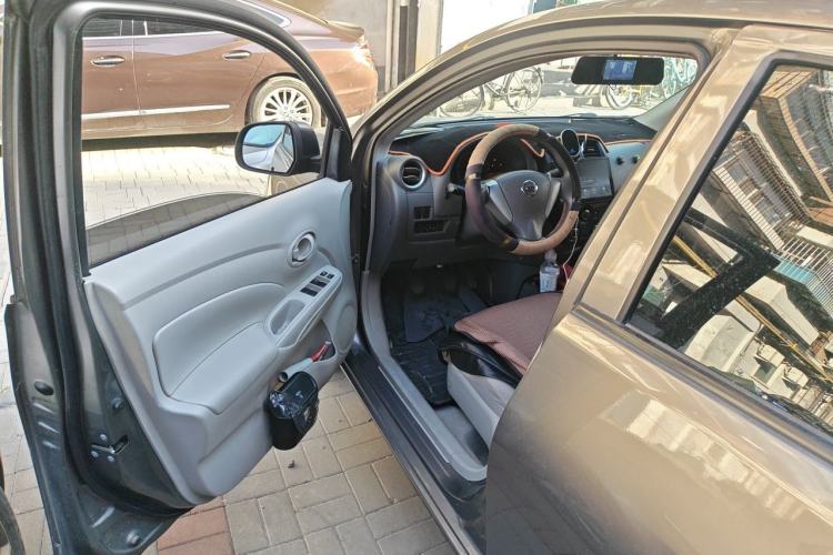 Used Nissan Sunny 2015 1.5XE Manual Elite Edition Driver Seat