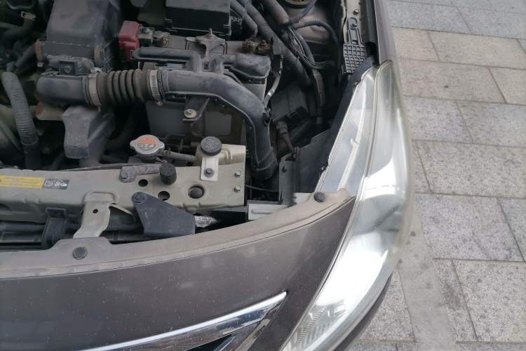 Used Nissan Sunny 2015 1.5XE Manual Elite Edition Engine Bay Left