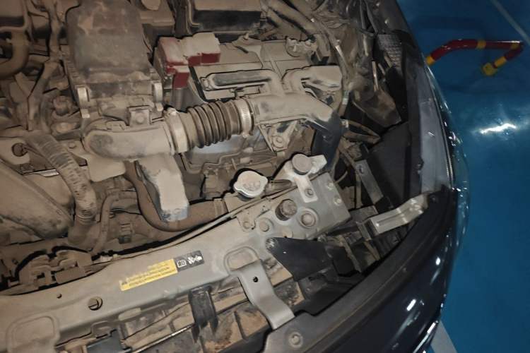 Used Nissan Sunny 2015 1.5XE Manual Comfort Edition Engine Bay Left