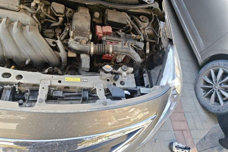 Used Nissan Sunny 2015 1.5XE Manual Elite Edition Engine Bay Left