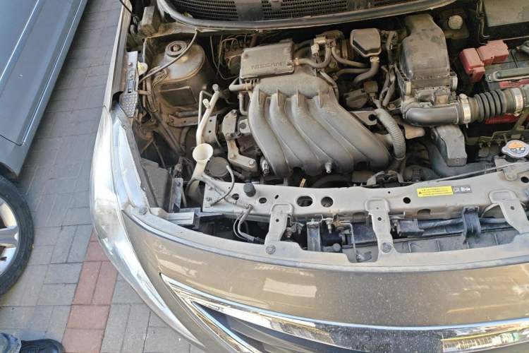 Used Nissan Sunny 2015 1.5XE Manual Elite Edition Engine Bay Right
