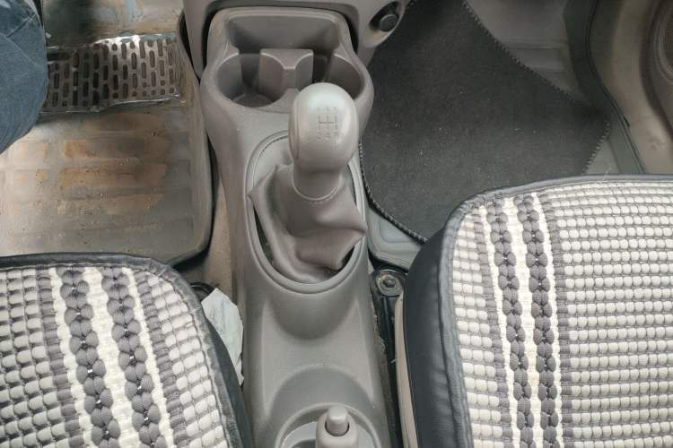 Used Nissan Sunny 2015 1.5XE Manual Master Edition Gear Lever