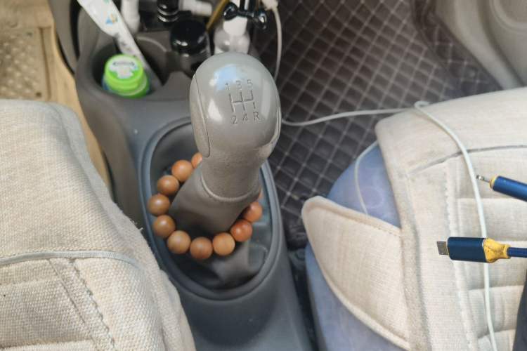 Used Nissan Sunny 2015 1.5XE Manual Comfort Edition Gear Lever