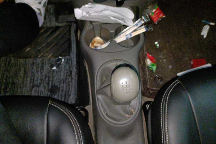 Used Nissan Sunny 2015 1.5XE Manual Comfort Edition Gear Lever