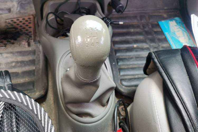 Used Nissan Sunny 2015 1.5XE Manual Comfort Edition Gear Lever