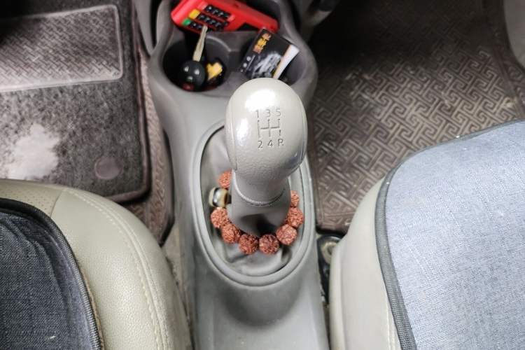 Used Nissan Sunny 2015 1.5XE Manual Comfort Edition Gear Lever