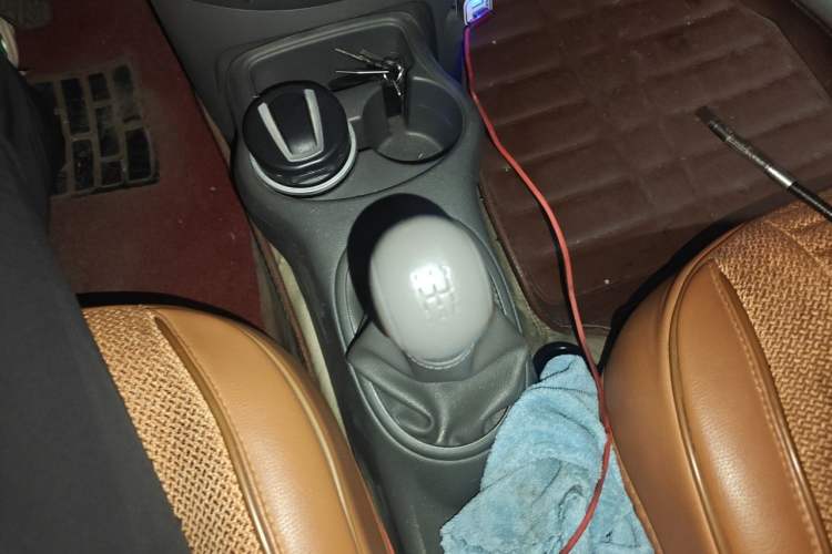 Used Nissan Sunny 2015 1.5XE Manual Comfort Edition Gear Lever