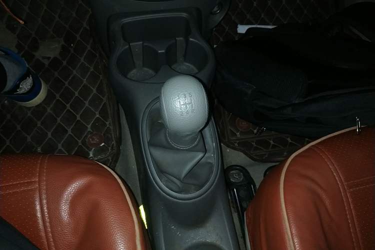 Used Nissan Sunny 2015 1.5XE Manual Comfort Edition Gear Lever