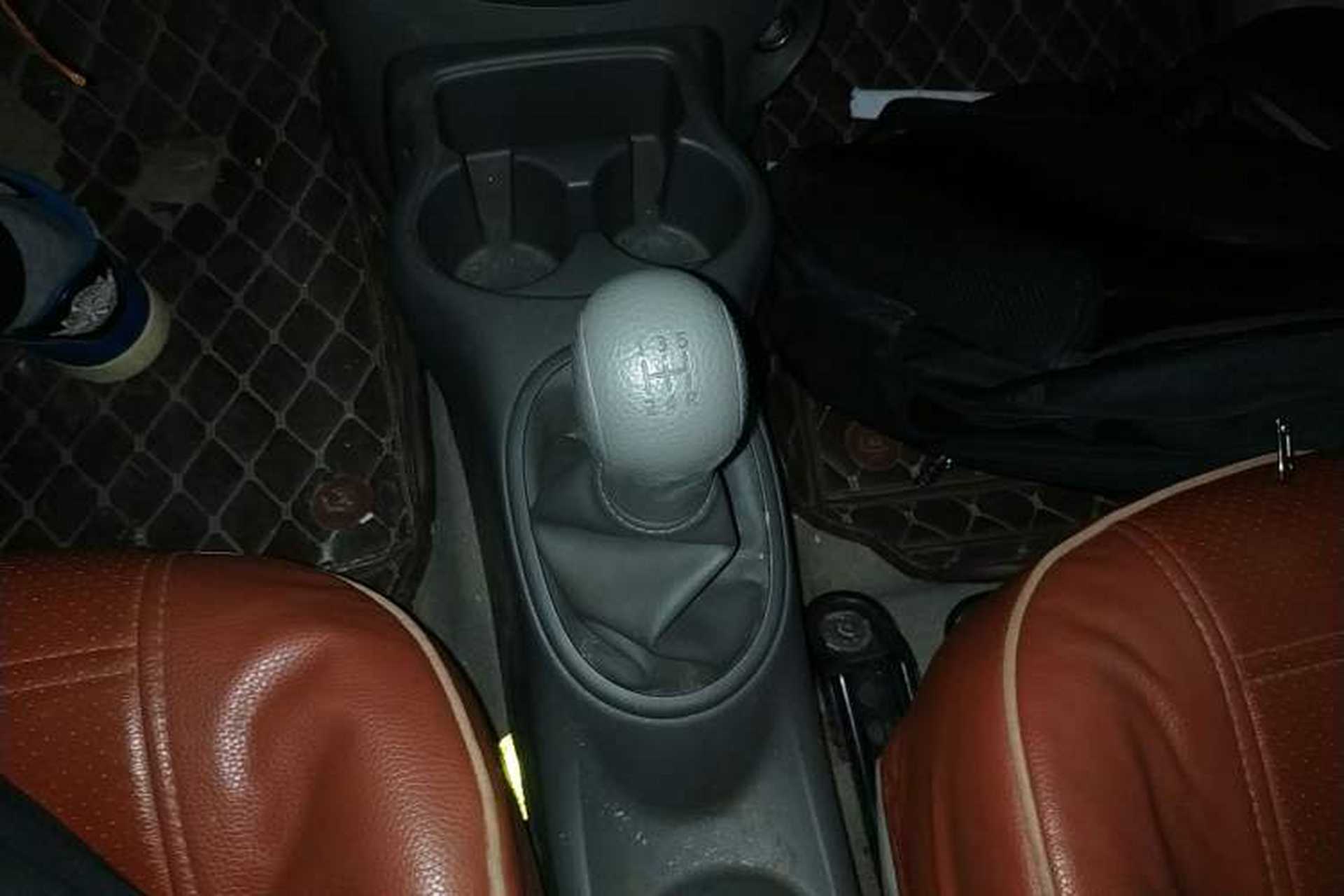 Used Nissan Sunny 2015 1.5XE Manual Comfort Edition Gear Lever