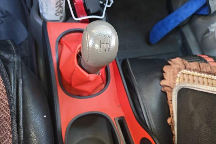 Used Nissan Sunny 2015 1.5XE Manual Elite Edition Gear Lever