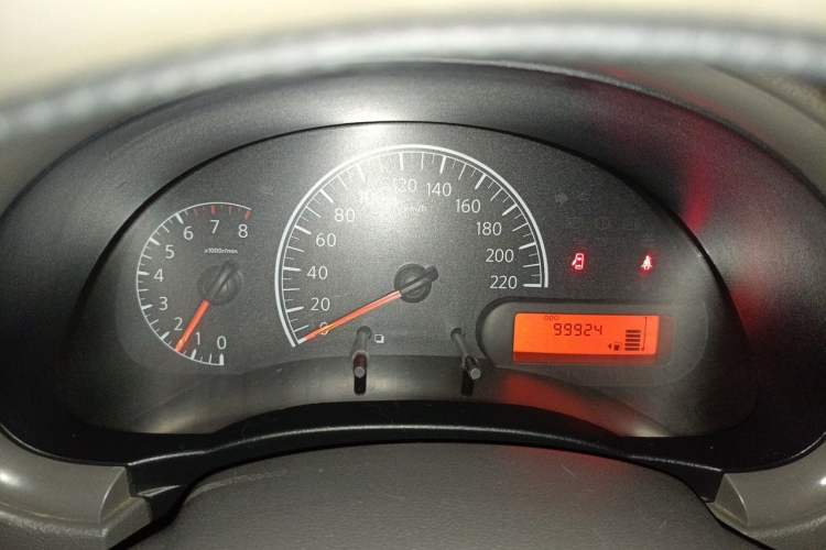 Used Nissan Sunny 2015 1.5XE Manual Comfort Edition Instrument Cluster