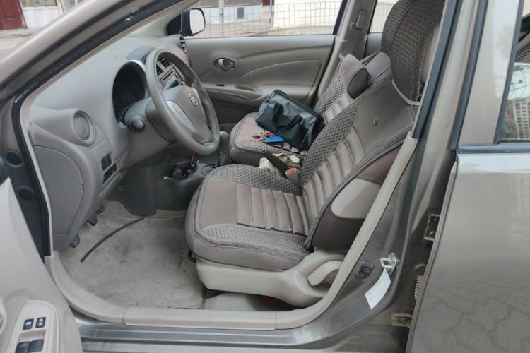 Used Nissan Sunny 2015 1.5XE Manual Comfort Edition Interior 2
