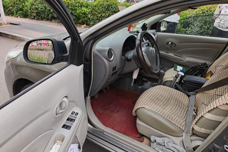 Used Nissan Sunny 2015 1.5XE Manual Master Edition Interior 3