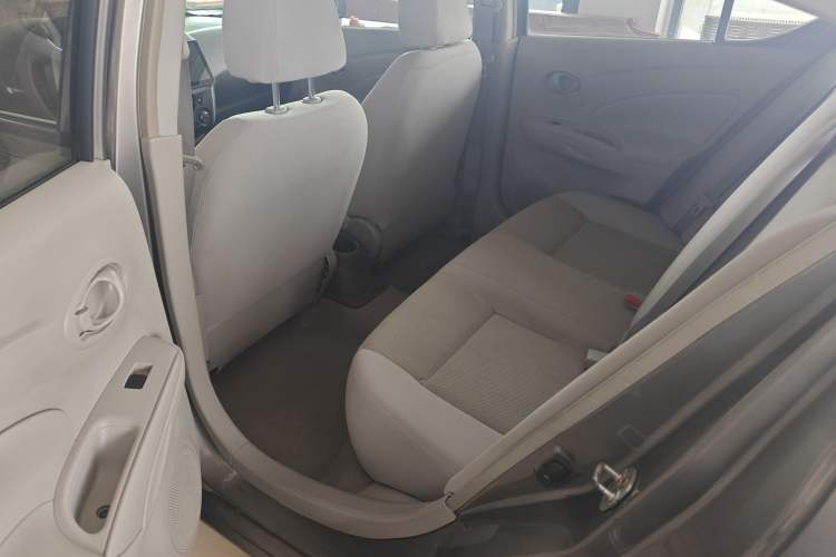 Used Nissan Sunny 2015 1.5XE CVT Comfort Edition Interior 3