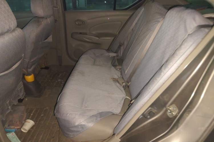 Used Nissan Sunny 2015 1.5XE Manual Master Edition Interior 4