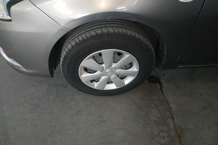 Used Nissan Sunny 2015 1.5XE Manual Comfort Edition Left Front Wheel Hub