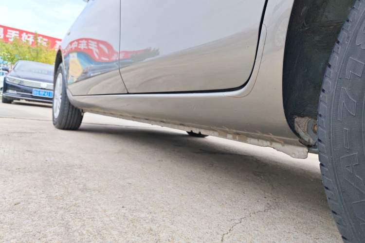 Used Nissan Sunny 2015 1.5XE Manual Comfort Edition Left Side Sill