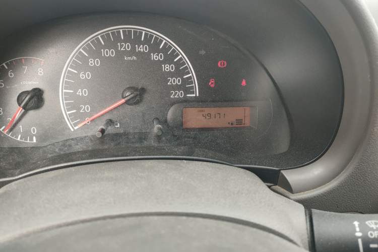 Used Nissan Sunny 2015 1.5XE Manual Master Edition Odometer Close Up