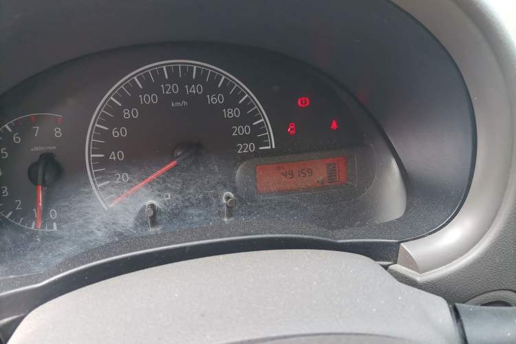 Used Nissan Sunny 2015 1.5XE Manual Elite Edition Odometer Close Up