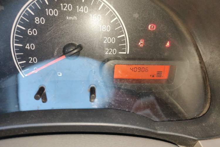 Used Nissan Sunny 2015 1.5XE Manual Comfort Edition Odometer Close Up