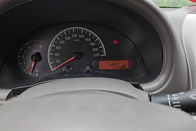 Used Nissan Sunny 2015 1.5XE Manual Master Edition Odometer Close Up
