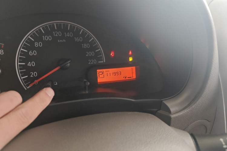 Used Nissan Sunny 2015 1.5XE CVT Comfort Edition Odometer Close Up