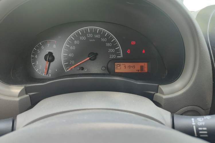 Used Nissan Sunny 2015 1.5XE CVT Comfort Edition Odometer Close Up