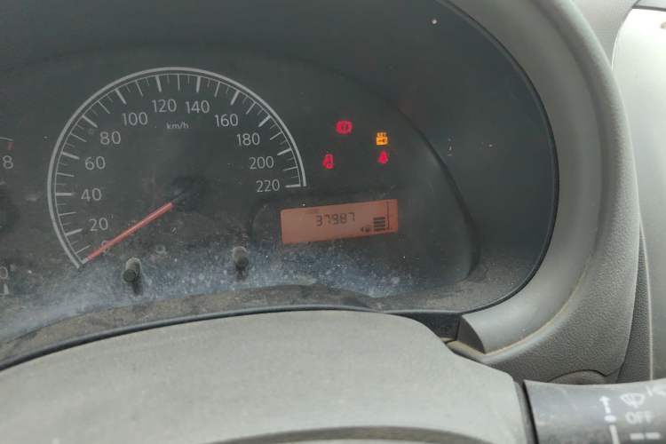 Used Nissan Sunny 2015 1.5XE Manual Master Edition Odometer Close Up