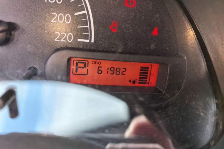 Used Nissan Sunny 2015 1.5XE CVT Comfort Edition Odometer Close Up