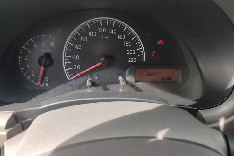 Used Nissan Sunny 2015 1.5XE Manual Comfort Edition Odometer Close Up