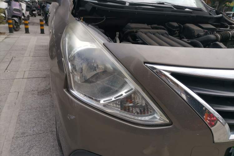 Used Nissan Sunny 2015 1.5XE Manual Elite Edition Right Front Headlight