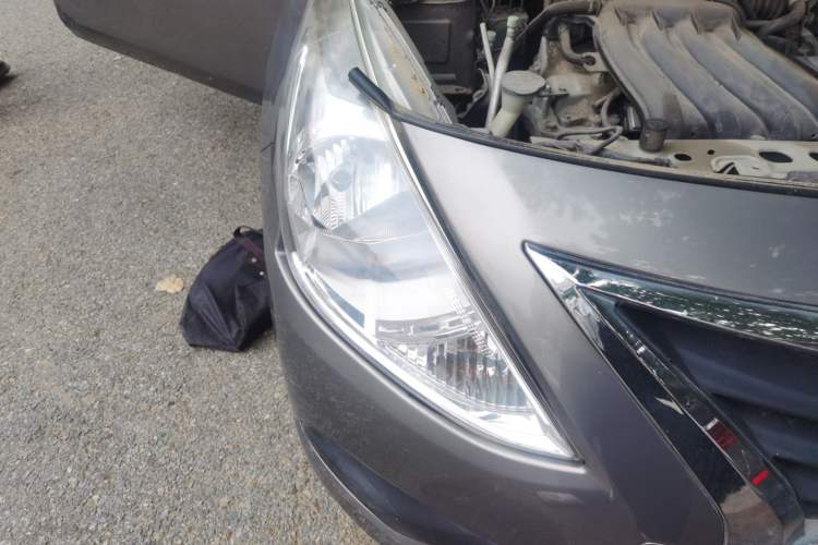 Used Nissan Sunny 2015 1.5XE Manual Comfort Edition Right Front Headlight