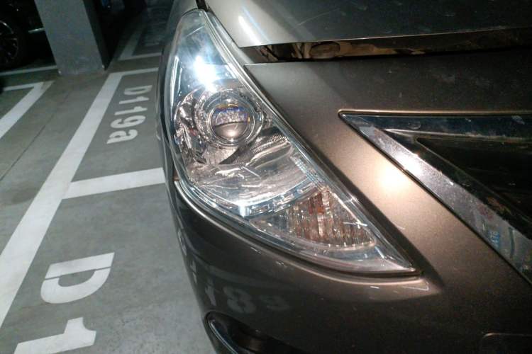 Used Nissan Sunny 2015 1.5XE Manual Comfort Edition Right Front Headlight
