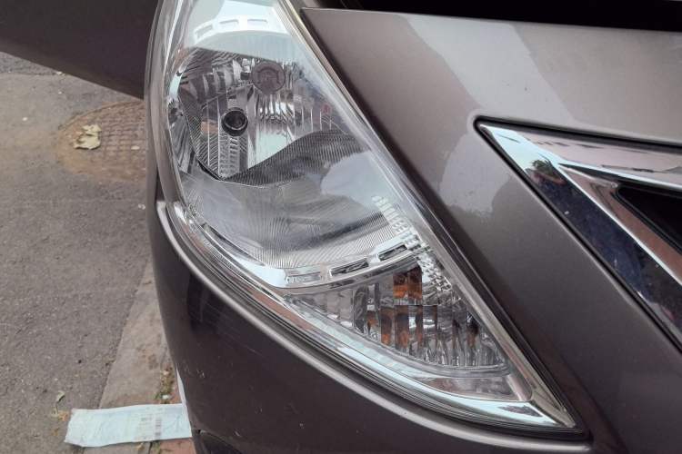 Used Nissan Sunny 2015 1.5XE Manual Comfort Edition Right Front Headlight