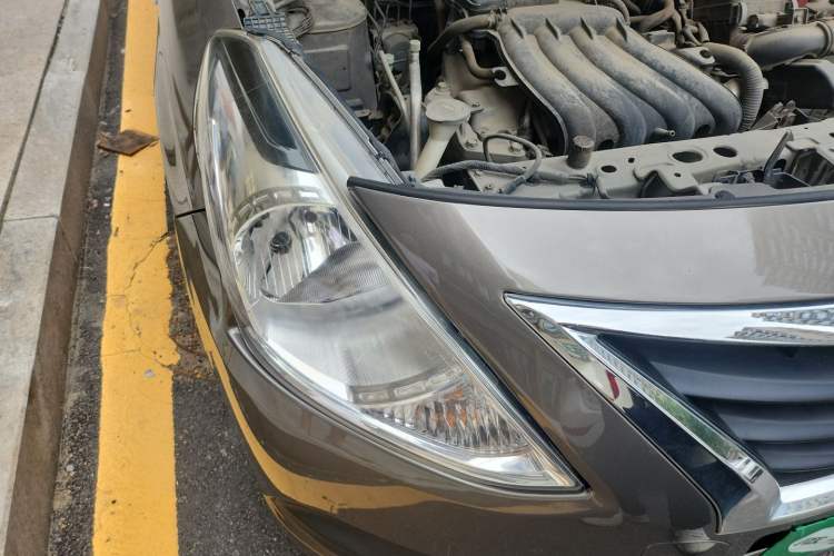 Used Nissan Sunny 2015 1.5XE Manual Comfort Edition Right Front Headlight