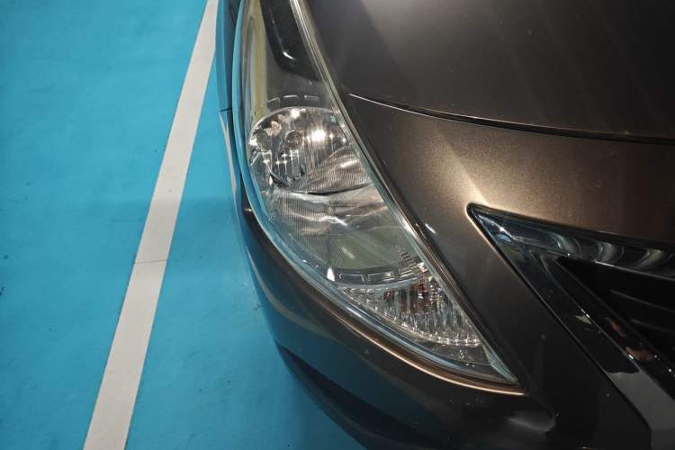 Used Nissan Sunny 2015 1.5XE Manual Comfort Edition Right Front Headlight
