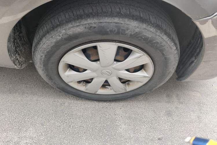 Used Nissan Sunny 2015 1.5XE Manual Comfort Edition Right Front Wheel Hub