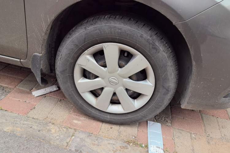 Used Nissan Sunny 2015 1.5XE Manual Comfort Edition Right Front Wheel Hub