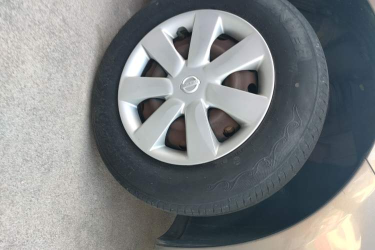 Used Nissan Sunny 2015 1.5XE Manual Comfort Edition Right Front Wheel Hub