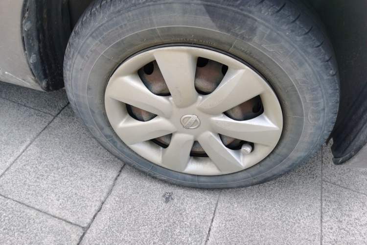 Used Nissan Sunny 2015 1.5XE Manual Comfort Edition Right Front Wheel Hub