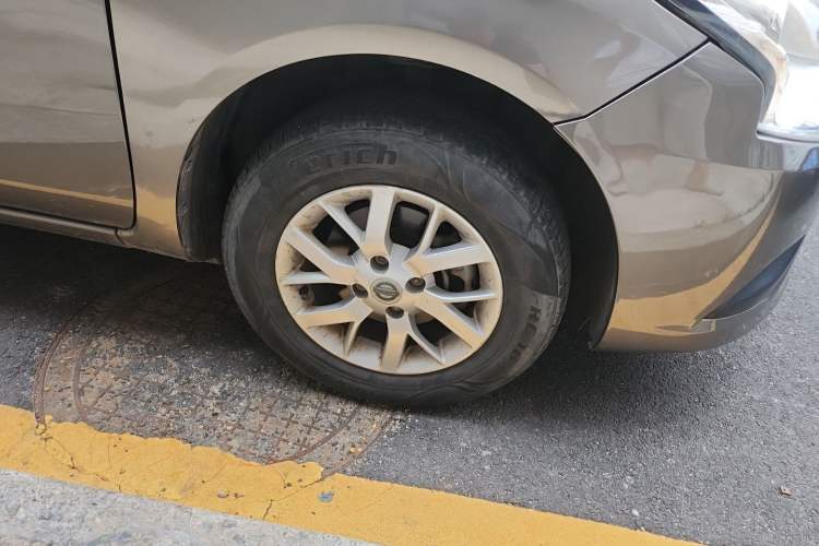 Used Nissan Sunny 2015 1.5XE Manual Comfort Edition Right Front Wheel Hub