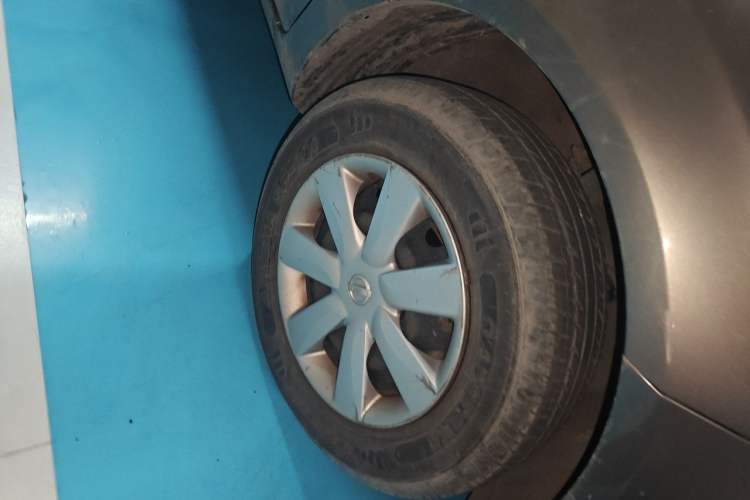 Used Nissan Sunny 2015 1.5XE Manual Comfort Edition Right Front Wheel Hub
